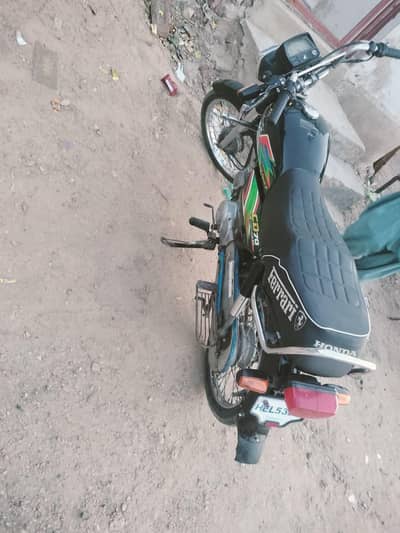 bilkul saf bike hai complete document hain Price 1k 10 hazar hai