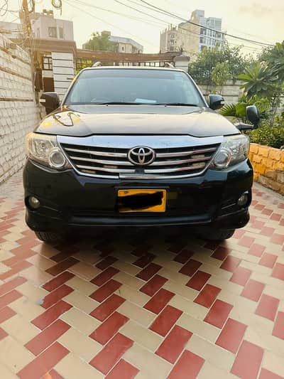 Toyota Fortuner 2014  2.7 VVTI Top of the line