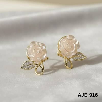 white Flower Stud Earrings, For Women Alloy 2Pcs Daily Wear.