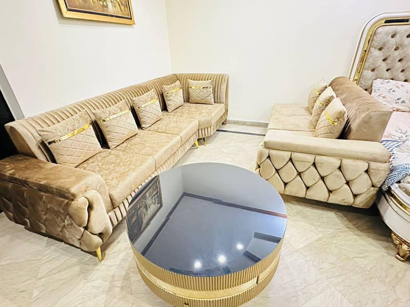 Round Center table 4