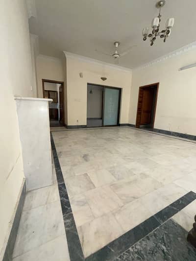 G-11 beautiful 40/80 house