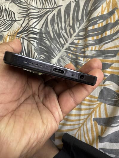 Infinix-Note-30- (8+5)RAM-256gb storage complete Box original charger