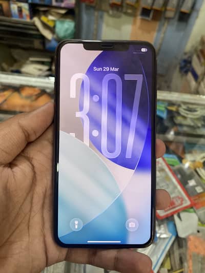 iphone 11 pro max factory unlocak with box