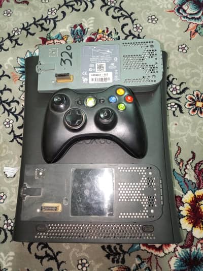 10\9 condition Xbox 360 with games and controller