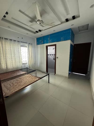 14 Marla House In Gulberg For Rent At Good Location