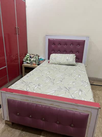 Single bed with single slide bed