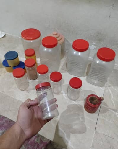 Birds ka dana rakhne ke kam ajaigi