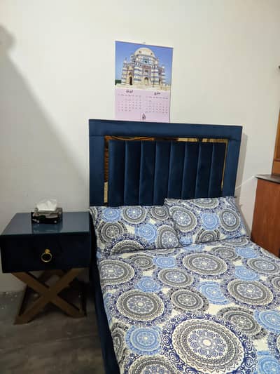 signal koshing bed 4*6.5 fift with 1 said table