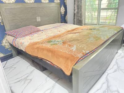 king Size bed with Spring mattress