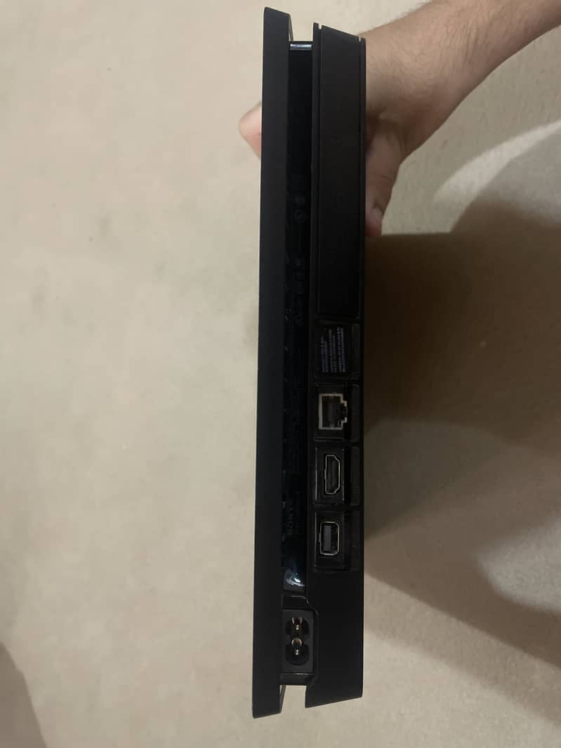 Ps4 slim 4