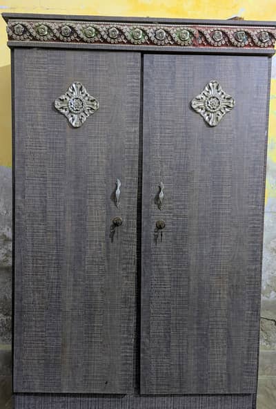2 doors cupboard
