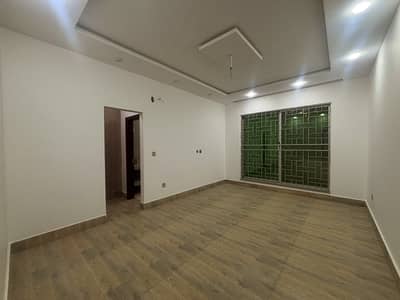 GARDEN TOWN 2 KANAL FULL HOUSE FOR SALE AT IDEAL LOCATION.