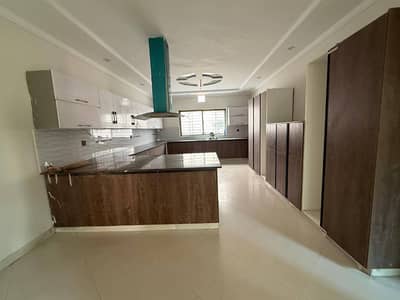 10 Marla Complete House Available For Rent.