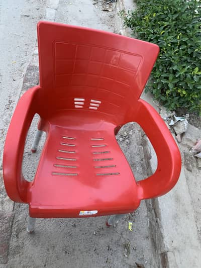 3 months used only Table and Chairs for food shop