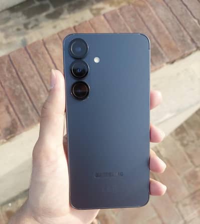 Samsung s25 12/128GB factory unlock 10/10 100% health