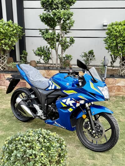 Suzuki Gixxer 150 only 700kms driven scratch less brand new condition