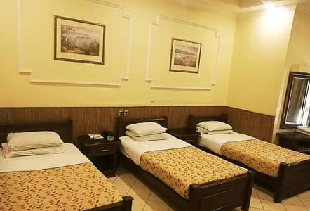 Mall Road Building Sized 32 Marla