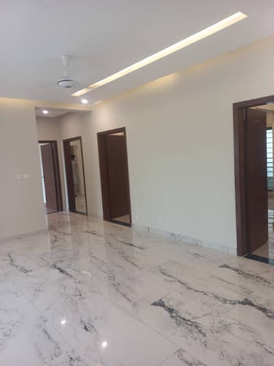 Lake View Living Modern Apartment For Rent With A View That Steals The Show!