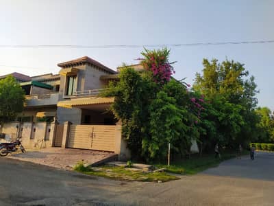 10 Marla Stunning 4-Bed Home (Facing Park)- Perfect For Families For House For Rent