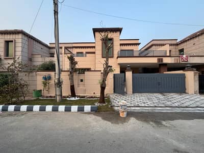 12 Marla Modern 4-Bed Home For Sale Prime Location, Perfect For Families!