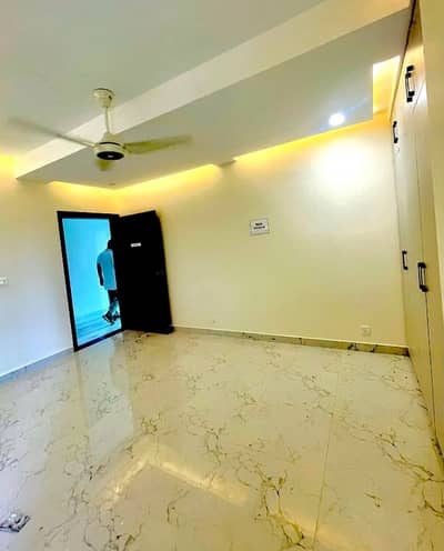 Beautiful Apartment Available For Rent In Askari 10 Sec S Lahore  Near to Masjid  Near to Park