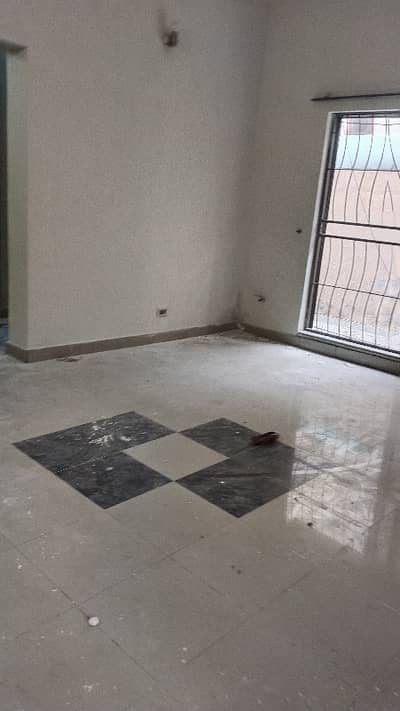 Beautiful House Available For Sale In Askari 10 SEC E LAHORE Near To Park Near To Market