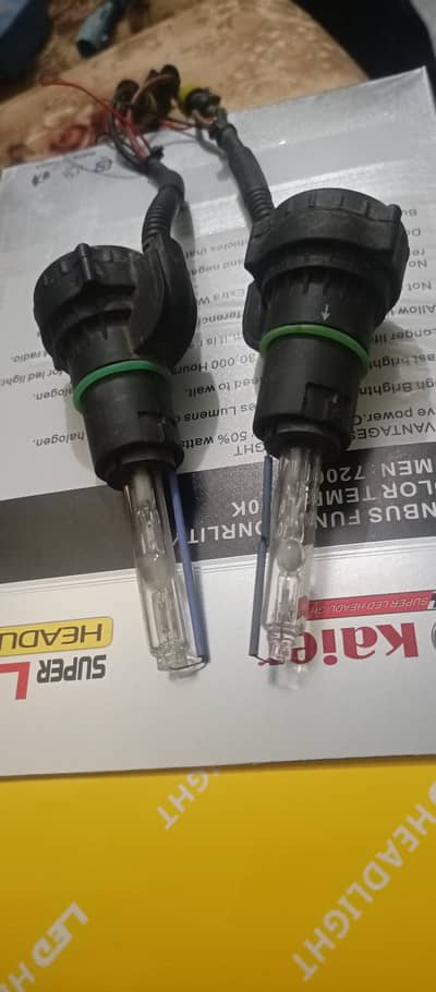 2 Headlight White Bulbs With 2  Blasters