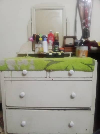 Dressing table in wood