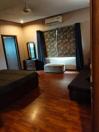 INDEPENDENT FURNISHED UNIT WITH HUGE TERRACE AND SEPARATE KITCHEN AVAILABLE FOR RENT.