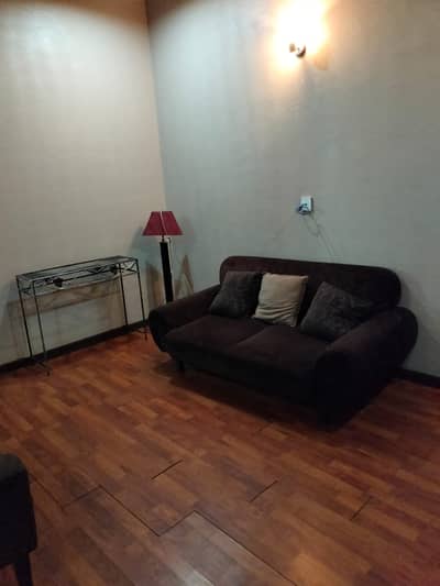 INDEPENDENT FURNISHED UNIT WITH HUGE TERRACE AND SEPARATE KITCHEN AVAILABLE FOR RENT.