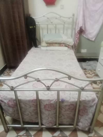 Single bed a plus condition with mattress