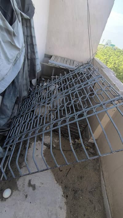 Iron grill heavy rust free