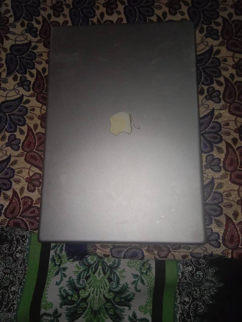 apple MacBook pro old version 0