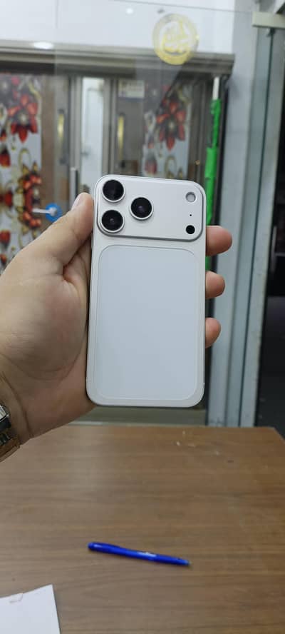 I phone XR CONVERT BY I phone 17pro  64 GP