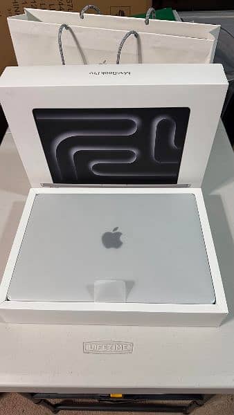 Apple MacBook Pro M2 Max 1TB STORAGE 100% Original