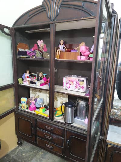 dressing table and almari