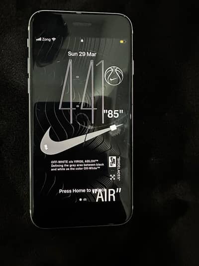 iphone Se 2020 condition 10/9.5  battery on service