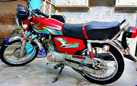 Honda 125 Red Color