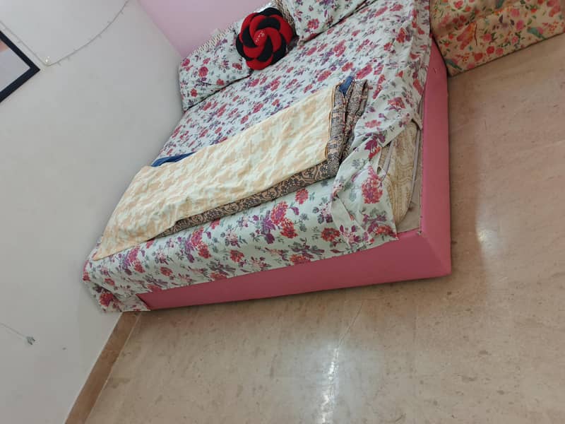 گدا اور بیڈ 1