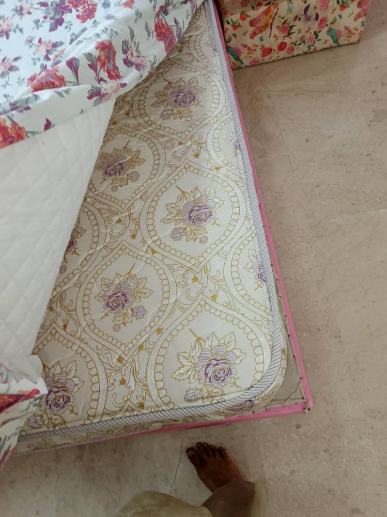 گدا اور بیڈ 4