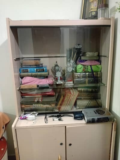 Divider achi condition mai hai bs is per polish hogi baki sb set hai