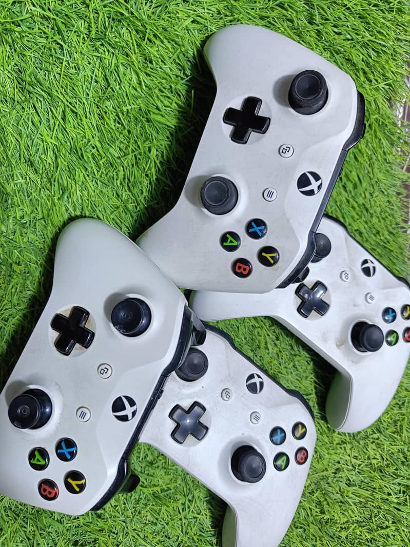 Xbox One S Controller 1