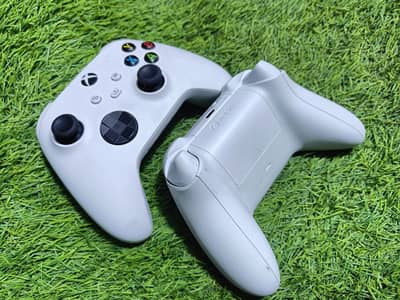 Xbox Series S Controllers