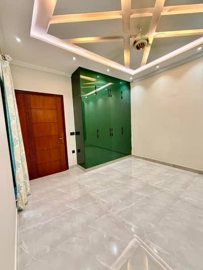 Centrally Located Upper Portion For rent In Formanites Housing Scheme Available