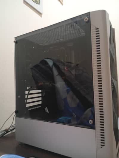white pc casing