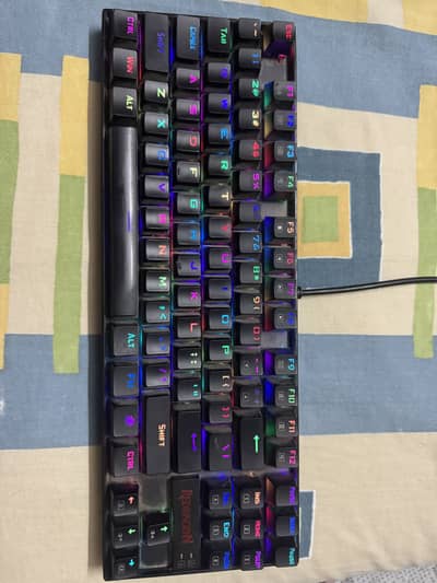 RED DRAGON k552 GAMING KEYBOARD | BLOODY EXTENDED MOUSE PAD