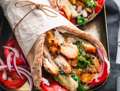 شوارما اور برگر ہیلپر کی ضرورت ہے۔