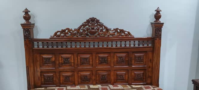 ANTIQUE WOODEN KING BED FULL SET FOR SELL