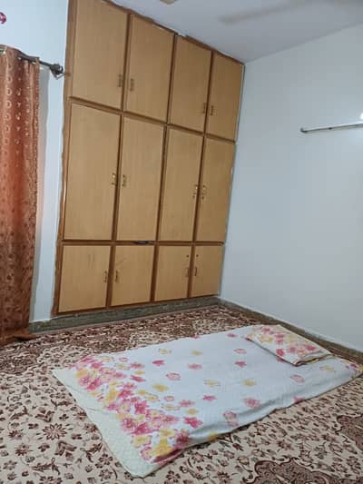 Room available for Female student or Job Holder