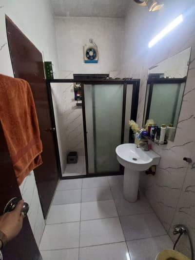 uper portion available for rent in allama iqbal town lahore